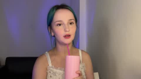 Snapshot of bubble_b00 chatting on January 6, 12:35 pm bubble_b00 online show from January 6, 12:35 pm