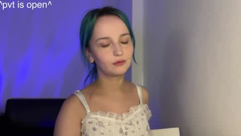 Snapshot of bubble_b00 chatting on January 6, 3:40 pm bubble_b00 online show from January 6, 3:40 pm