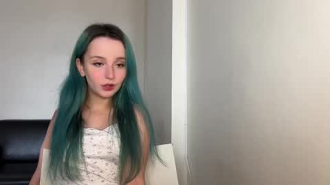 Snapshot of bubble_b00 chatting on February 20, 7:45 am bubble_b00 online show from February 20, 7:45 am