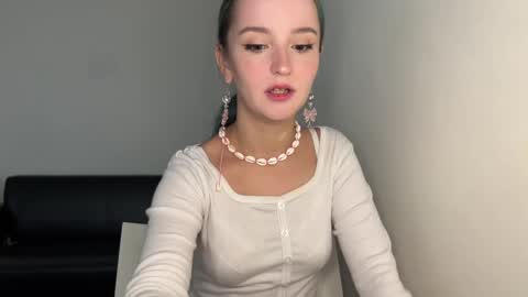 Snapshot of bubble_b00 chatting on March 2, 10:35 am bubble_b00 online show from March 2, 10:35 am