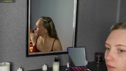 Snapshot of bubblebbb chatting on October 31, 4:57 am Sabrina online show from October 31, 4:57 am