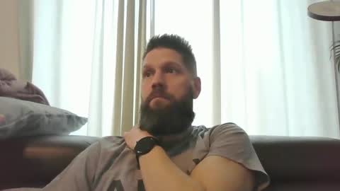 bubblebee1982 online show from January 15, 9:35 am