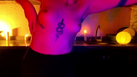 Snapshot of bubblewhite_ chatting on December 21, 2:26 pm BubbleJereth online show from December 21, 2:26 pm