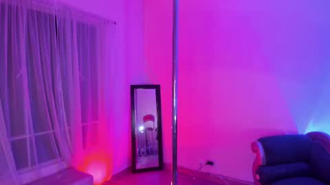 Snapshot of bubblewhite_ chatting on February 11, 2:24 pm BubbleJereth online show from February 11, 2:24 pm