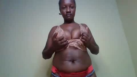 Snapshot of bubblie_bae chatting on November 20, 1:50 am Bobbie online show from November 20, 1:50 am