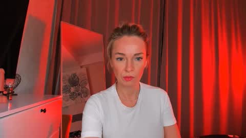 Snapshot of bubbling_crush chatting on November 25, 11:27 pm bubbling_crush online show from November 25, 11:27 pm