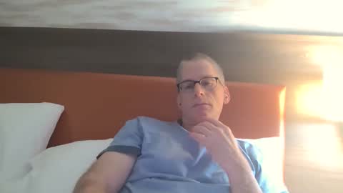 Snapshot of budman004 chatting on March 15, 4:29 am budman004 online show from March 15, 4:29 am