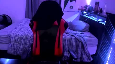 Snapshot of buffsexyman24 chatting on February 22, 4:40 am buffsexyman24 online show from February 22, 4:40 am