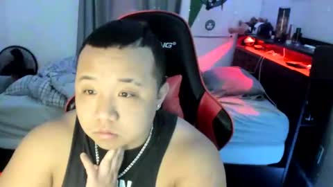 Snapshot of buffsexyman24 chatting on February 24, 12:20 am buffsexyman24 online show from February 24, 12:20 am