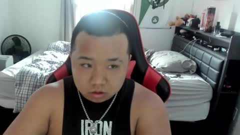 Snapshot of buffsexyman24 chatting on February 25, 8:30 pm buffsexyman24 online show from February 25, 8:30 pm