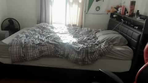 Snapshot of buffsexyman24 chatting on February 26, 5:50 pm buffsexyman24 online show from February 26, 5:50 pm