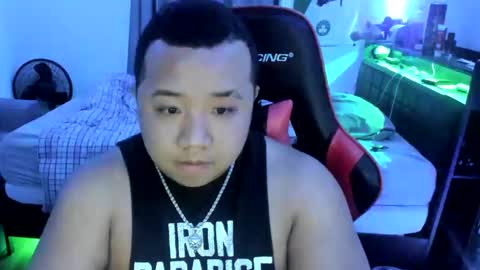 Snapshot of buffsexyman24 chatting on February 28, 4:10 am buffsexyman24 online show from February 28, 4:10 am