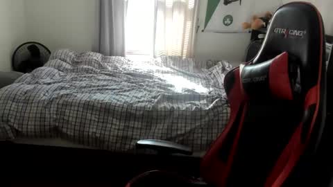 Snapshot of buffsexyman24 chatting on February 28, 5:04 pm buffsexyman24 online show from February 28, 5:04 pm