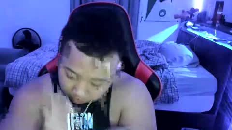 Snapshot of buffsexyman24 chatting on March 4, 2:49 am buffsexyman24 online show from March 4, 2:49 am