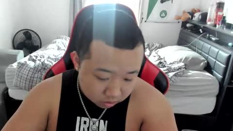 Snapshot of buffsexyman24 chatting on March 4, 3:26 pm buffsexyman24 online show from March 4, 3:26 pm