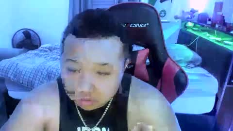 Snapshot of buffsexyman24 chatting on March 6, 1:37 am buffsexyman24 online show from March 6, 1:37 am