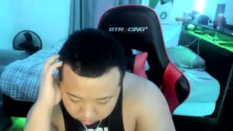 Snapshot of buffsexyman24 chatting on March 8, 1:06 am buffsexyman24 online show from March 8, 1:06 am