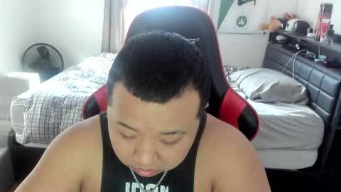 Snapshot of buffsexyman24 chatting on March 8, 9:18 pm buffsexyman24 online show from March 8, 9:18 pm