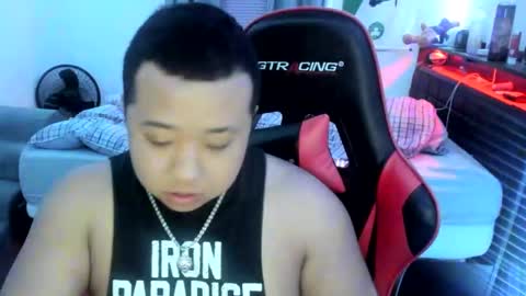 Snapshot of buffsexyman24 chatting on March 10, 3:01 am buffsexyman24 online show from March 10, 3:01 am