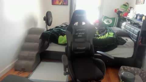 Snapshot of buffsexyman24 chatting on February 5, 3:16 pm buffsexyman24 online show from February 5, 3:16 pm