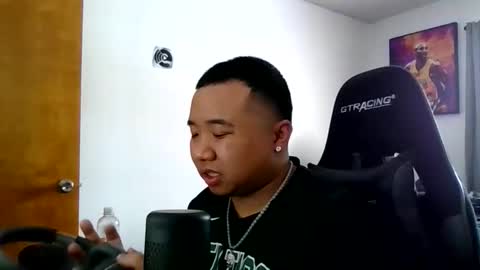 Snapshot of buffsexyman24 chatting on February 19, 2:24 pm buffsexyman24 online show from February 19, 2:24 pm