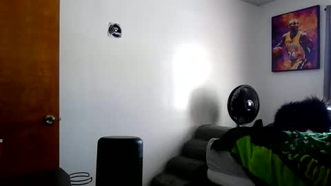 Snapshot of buffsexyman24 chatting on February 26, 3:44 pm buffsexyman24 online show from February 26, 3:44 pm