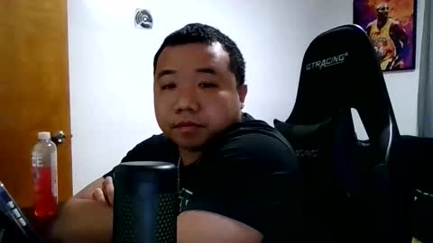 Snapshot of buffsexyman24 chatting on March 17, 1:21 am buffsexyman24 online show from March 17, 1:21 am