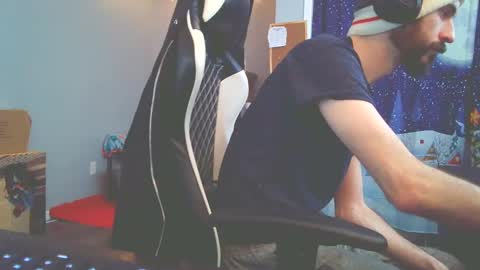 Snapshot of builtthispool chatting on February 24, 7:09 pm Built This Pool online show from February 24, 7:09 pm