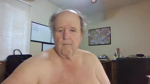 Snapshot of bullfrogg5050 chatting on October 6, 10:18 pm bullfrogg5050 online show from October 6, 10:18 pm