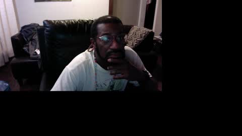 Snapshot of bungalowentertainment chatting on December 1, 4:39 am Bungalow Entertainment online show from December 1, 4:39 am