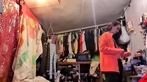 Snapshot of bunniandcryme chatting on November 28, 4:37 am bunniandcryme online show from November 28, 4:37 am