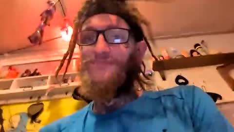 Snapshot of bunniandcryme chatting on December 15, 3:33 am bunniandcryme online show from December 15, 3:33 am