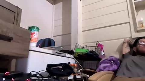 Snapshot of bunniandcryme chatting on December 22, 9:01 pm bunniandcryme online show from December 22, 9:01 pm