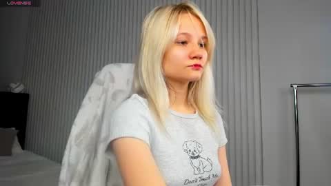 Snapshot of bunny_elsy chatting on June 28, 11:05 am Elsy online show from June 28, 11:05 am