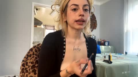 Snapshot of bunnyaliengirl_ chatting on January 20, 6:21 pm Bunnyaliengirl online show from January 20, 6:21 pm