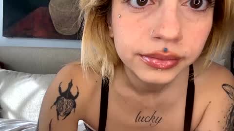 Snapshot of bunnyaliengirl_ chatting on January 24, 6:25 pm Bunnyaliengirl online show from January 24, 6:25 pm