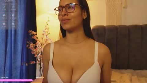 Snapshot of bunnycute_shy chatting on September 20, 2:18 pm 30 Off online show from September 20, 2:18 pm