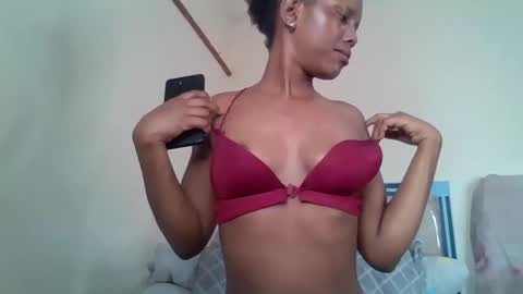 Snapshot of bunnydiva_ chatting on October 15, 1:28 am bunnydiva_ online show from October 15, 1:28 am