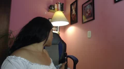 Snapshot of bunnyemilyr0s33 chatting on August 6, 4:53 pm bunnyEmilyR0s33 online show from August 6, 4:53 pm