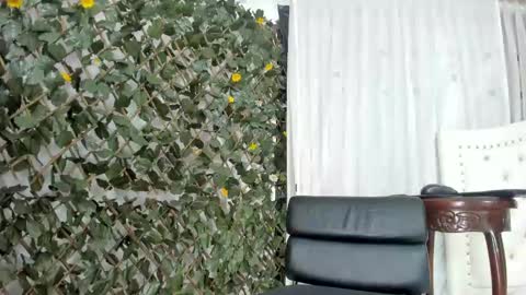 Snapshot of bunnyhots chatting on February 23, 12:41 am Angela Santini online show from February 23, 12:41 am