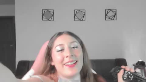 Snapshot of burbuja_cosmic chatting on September 25, 1:31 am Im Val Welcome to my room My instagram Bubble cosmic online show from September 25, 1:31 am