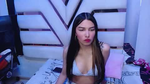 burbuja pink  online show from January 18, 4:05 am