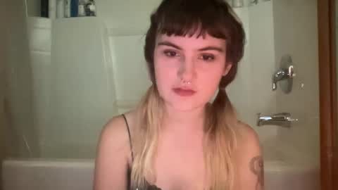 esme gray online show from October 22, 10:20 pm