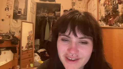 esme gray online show from July 3, 6:31 am