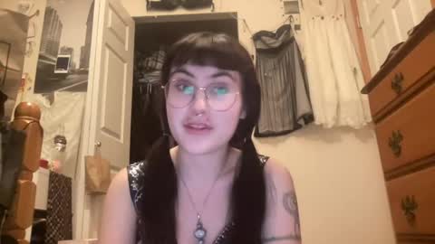 esme gray online show from August 3, 6:12 am
