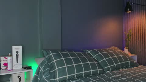 Buster independent model online show from February 7, 8:11 am