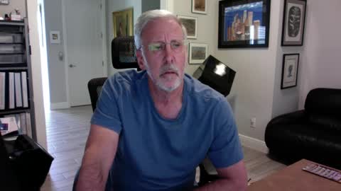 Snapshot of bustinout99 chatting on December 1, 8:09 pm afternoon wood online show from December 1, 8:09 pm