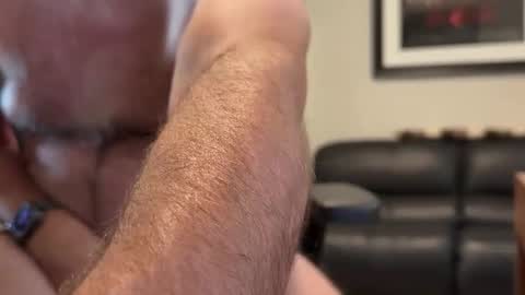 Snapshot of bustinout99 chatting on October 5, 5:22 pm afternoon wood online show from October 5, 5:22 pm