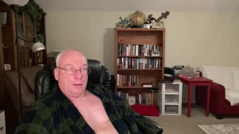 Snapshot of bustyballs100 chatting on December 4, 4:33 am bustyballs100 online show from December 4, 4:33 am