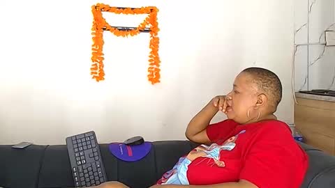 bustyqueen56 online show from April 20, 7:11 am